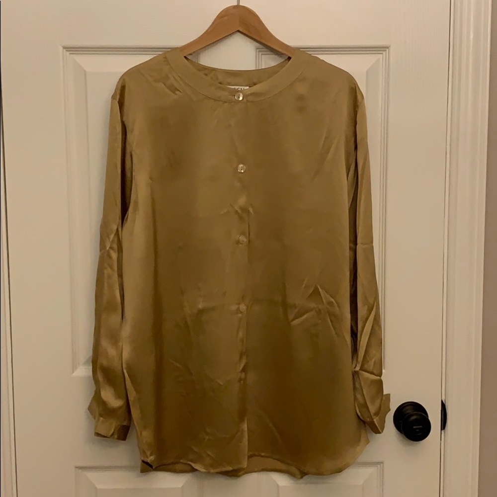 Carroll Reed Long sleeve crewneck button down gold